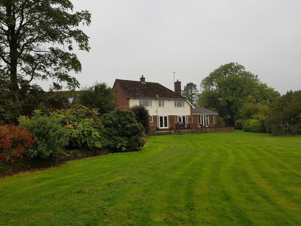 House On The Hill Bed & Breakfast Little Massingham Exterior photo